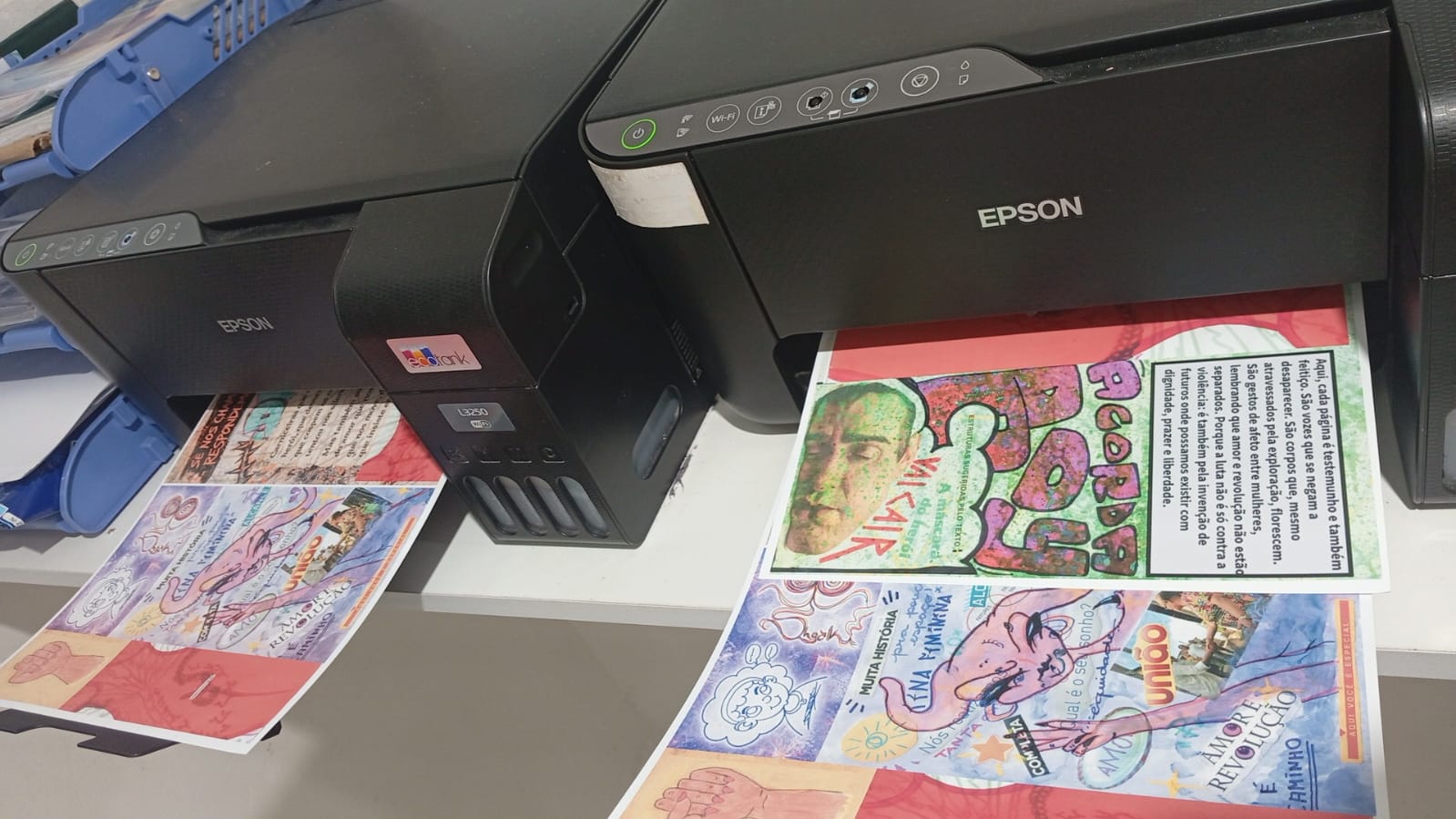 Impressão colorida de fanzines ilustrados feita pela JM Copy
