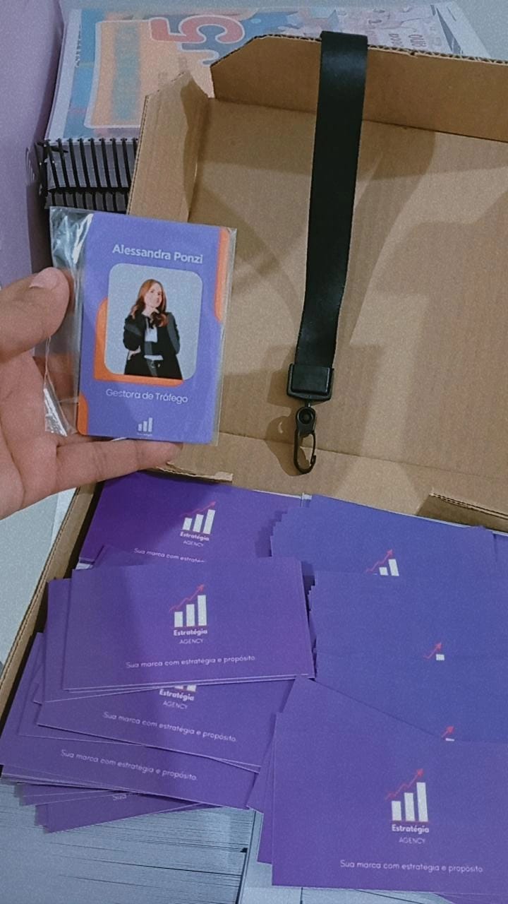 Kit de marca com crachá e cartões de visita feito pela JM Copy
